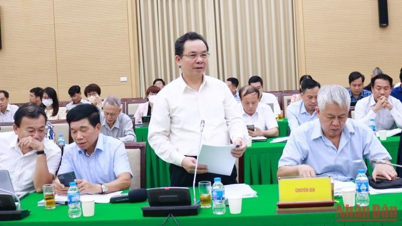 Các chuyên gia phát biểu tại hội thảo.