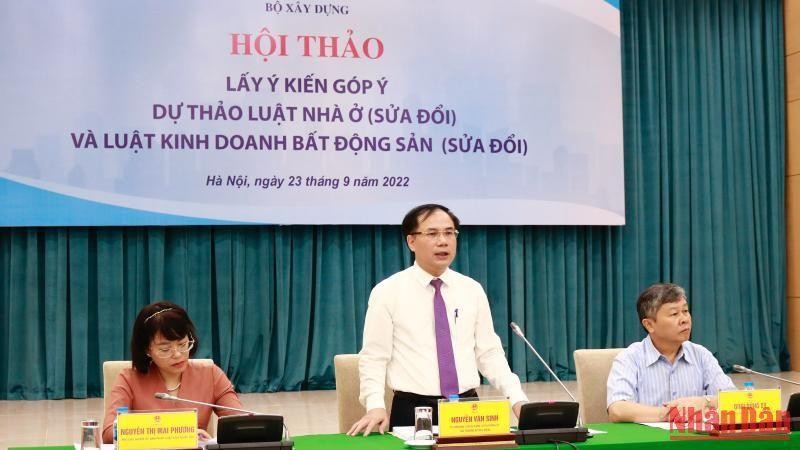 Thứ trưởng Xây dựng Nguyễn Văn Sinh phát biểu tại hội thảo.