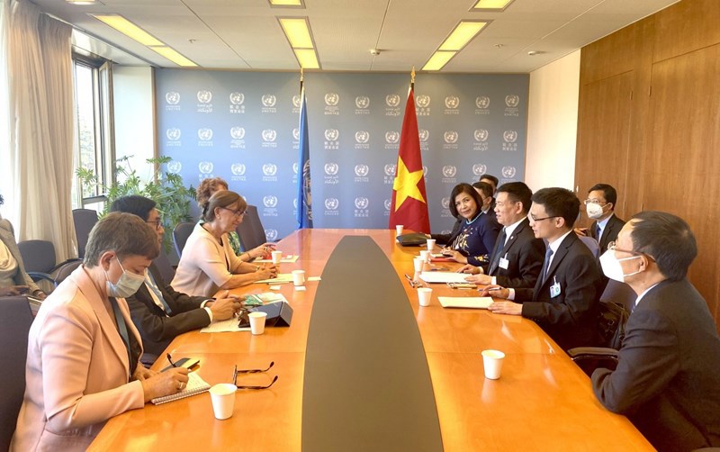 Bộ trưởng Hồ Đức Phớc và Đoàn công tác của Bộ Tài chính làm việc với Tổng Thư ký Hội nghị Liên Hợp quốc về Thương mại và Phát triển Rebeca Grynspan (ngày 14/7/2022).