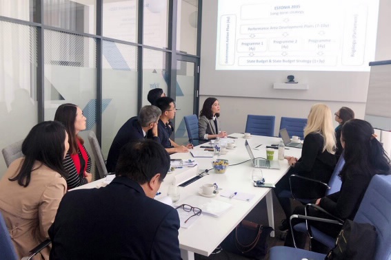 Toàn cảnh buổi làm việc tại trụ sở Bộ Tài chính Estonia.