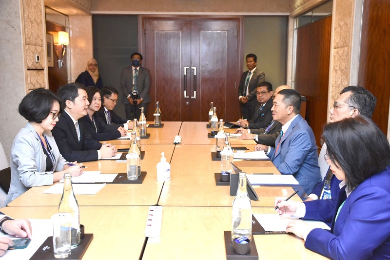 Tổng cục trưởng Tổng cục Thuế Cao Anh Tuấn đã có cuộc gặp và làm việc với ông Datuk Dr Mohd Nizom Sairi - Tổng cục trưởng Cục Thu nội địa Malaysia.