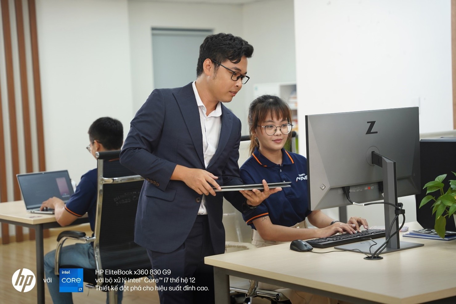 HP EliteBook x360 830 G9 cơ động có thiết kế sáng tạo với bản lề xoay gập 360 độ linh hoạt.