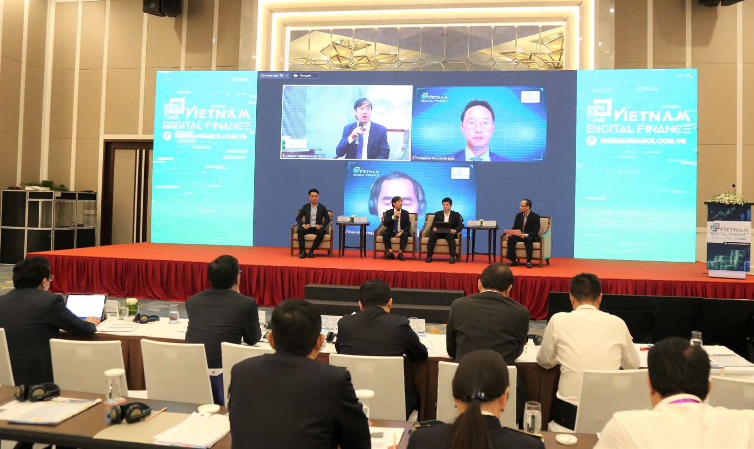 Các đại biểu thảo luận tại Hội thảo.