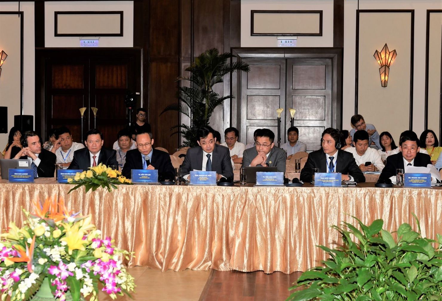 Chủ trì phiên thảo luận “Chính sách tài chính hỗ trợ doanh nghiệp phục hồi và phát triển”.