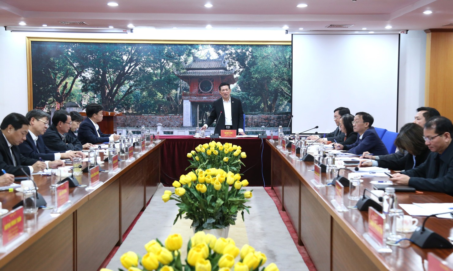 Bộ trưởng Bộ Tài chính Hồ Đức Phớc phát biểu chỉ đạo tại cuộc làm việc.