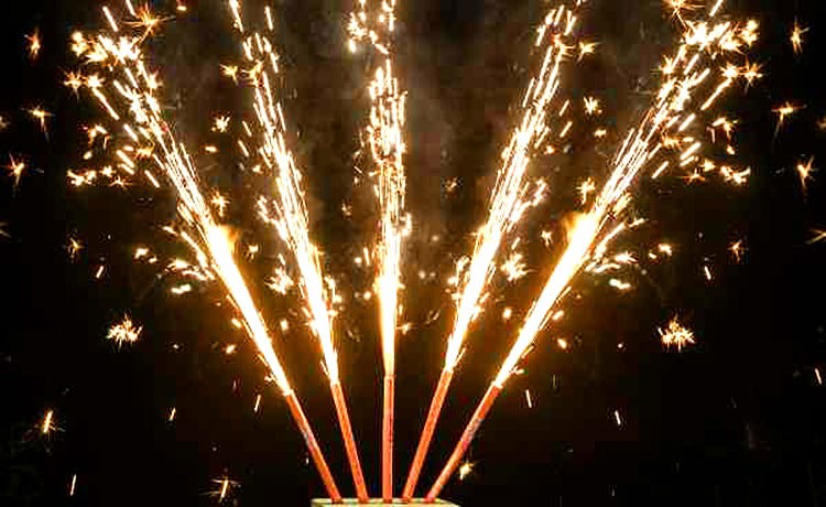 Khuyến cáo người dân mua pháo hoa dịp Tết Nguyên đán 2023.