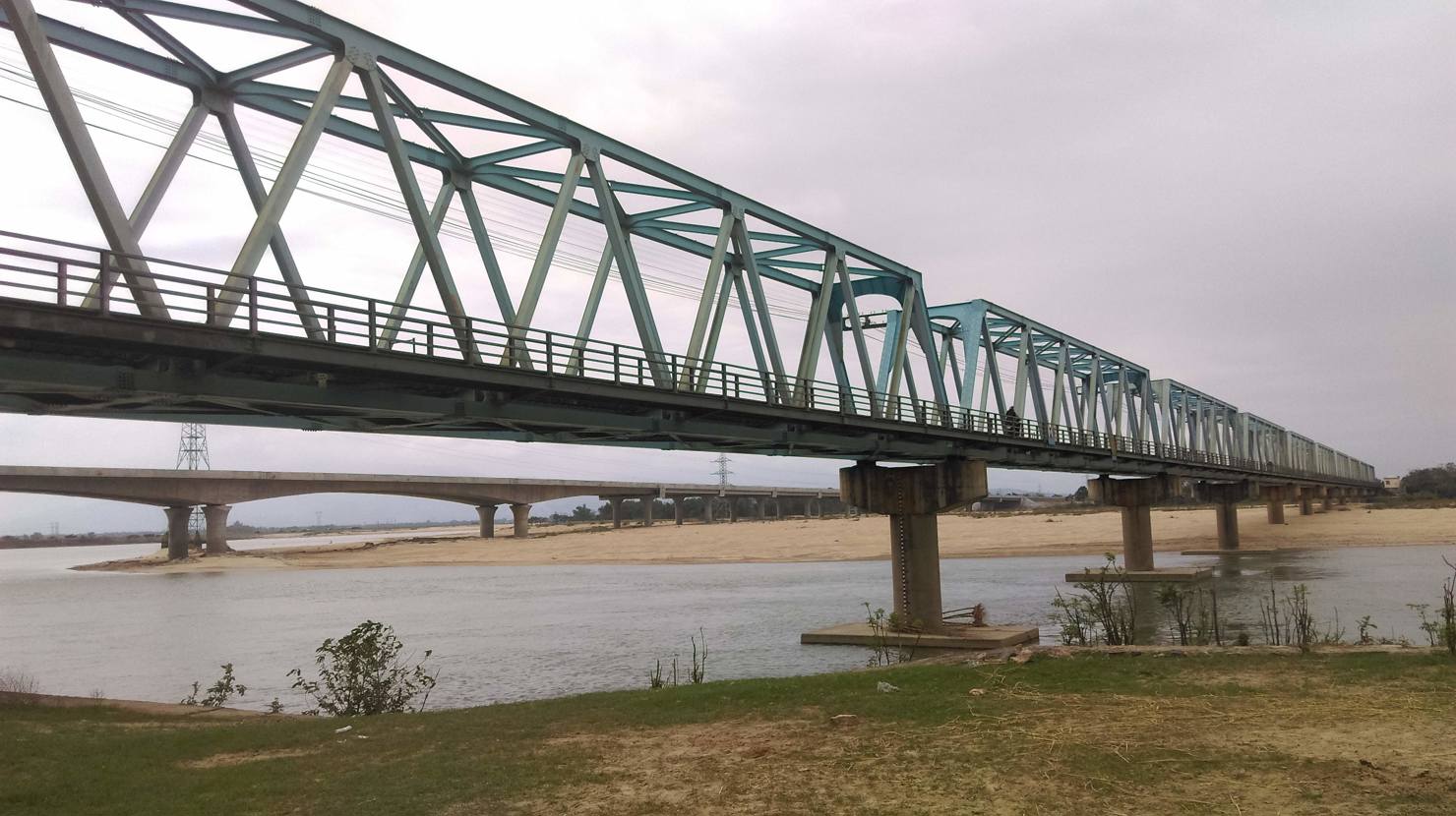 Hiện tại chưa có Quy chuẩn kỹ thuật quốc gia hàng dự trữ quốc gia là ray, dầm cầu đường sắt.