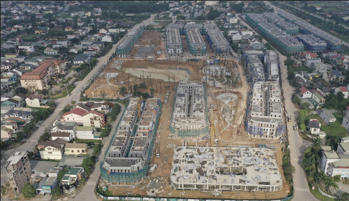 Vincom Shophouse Royal Park - “biểu tượng thịnh vượng” mới dần thành hình giữa lòng Quảng Trị. Ảnh: VHM