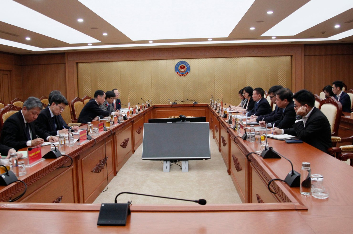 Toàn cảnh cuộc làm việc.