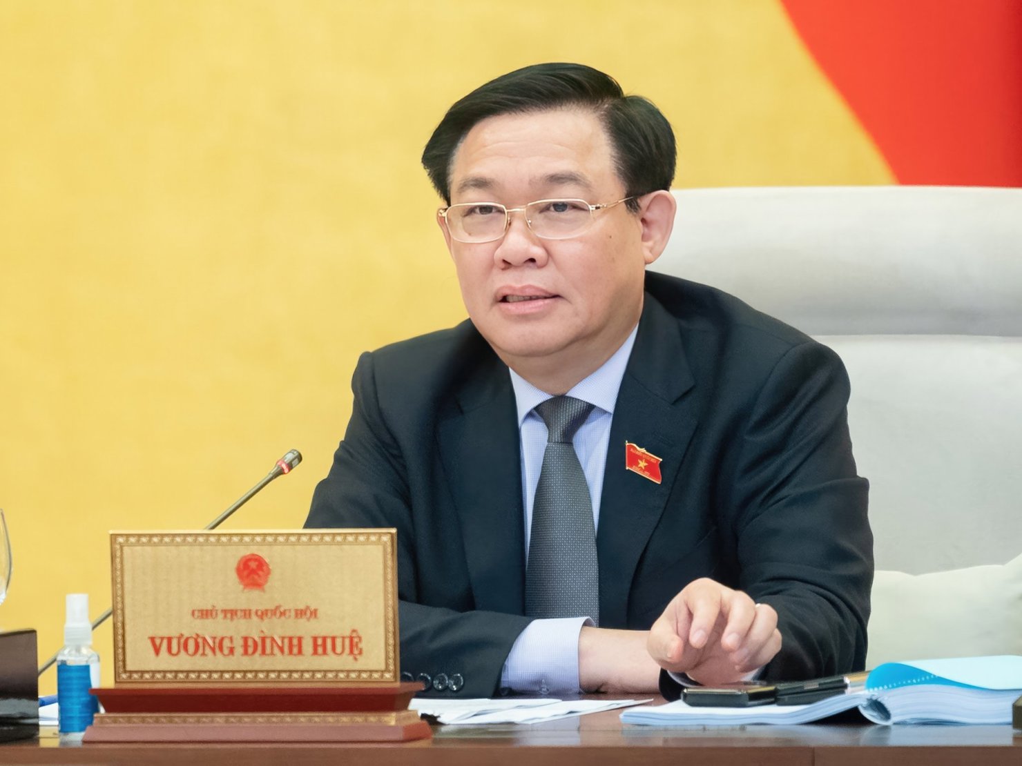 Chủ tịch Quốc hội Vương Đình Huệ phát biểu tại Phiên họp.