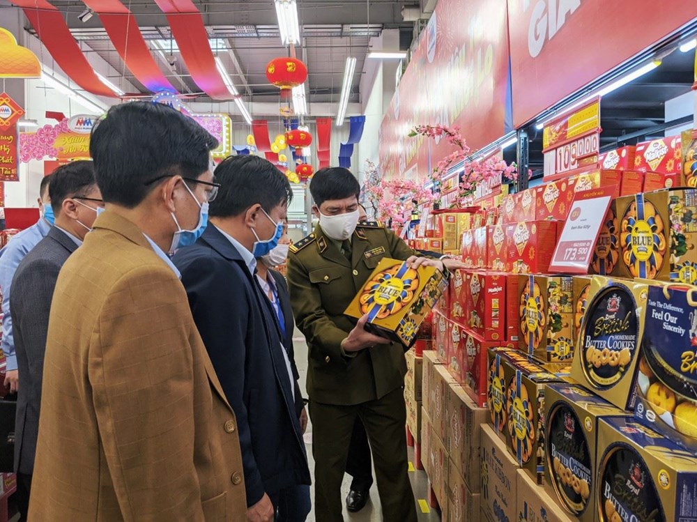 Phó Thủ tướng Chính phủ Trần Lưu Quang yêu cầu tăng cường đấu tranh chống gian lận thương mại, sản xuất, kinh doanh hàng giả, hàng kém chất lượng.