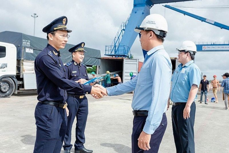 Khuyến khích doanh nghiệp tự nguyện tuân thủ pháp luật hải quan.