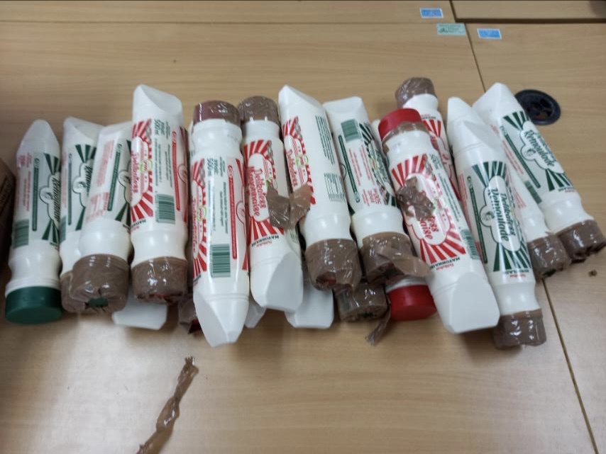 Ma tuý được cất giấu trong các hộp sốt mayonnaise.