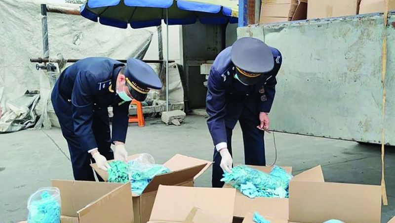 Lực lượng hải quan kiểm tra, kiểm soát chặt chẽ hàng hóa xuất nhập khẩu. Ảnh: internet