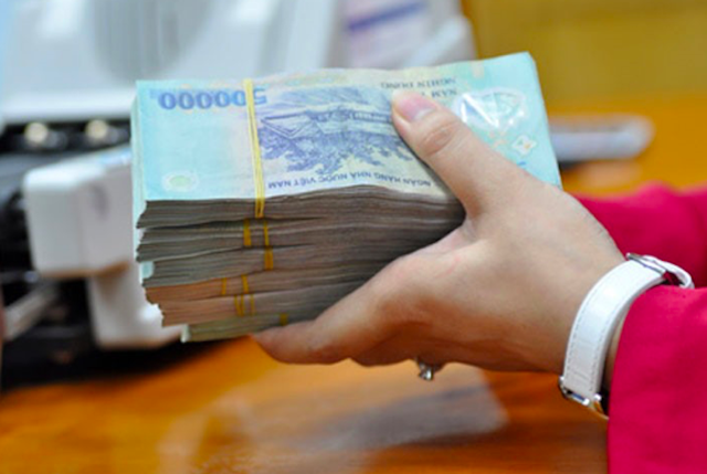 Tốc độ huy động vốn chỉ bằng một nửa tốc độ tăng trưởng tín dụng trong 4 tháng đầu năm.