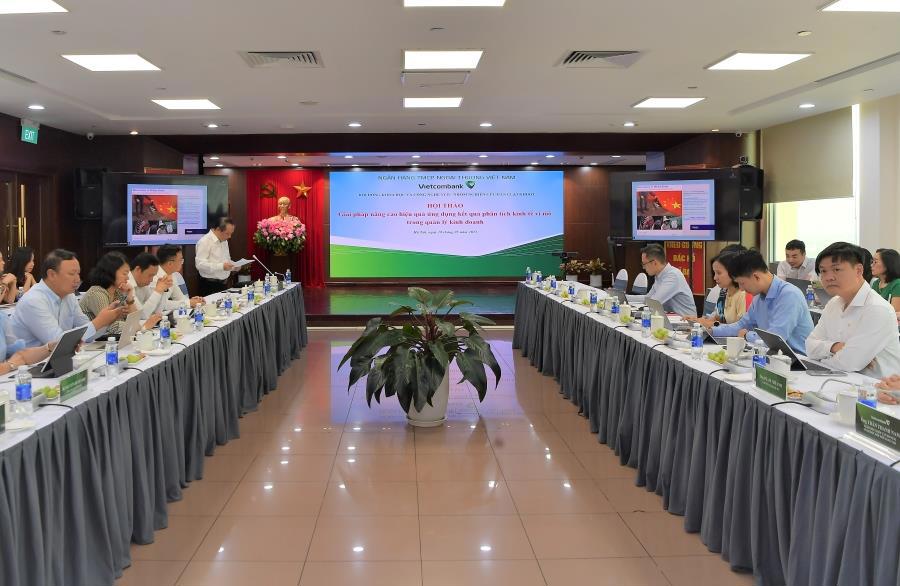 Hội thảo Giải pháp nâng cao hiệu quả ứng dụng kết quả phân tích kinh tế vĩ mô trong quản lý kinh doanh do Vietcombank chủ trì, đăng cai tổ chức