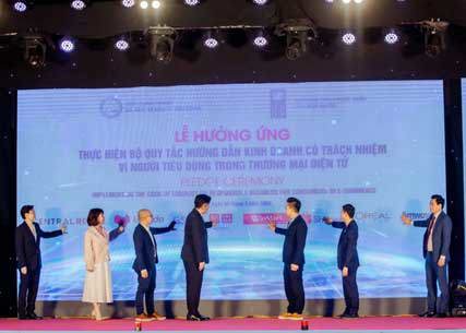 Amway cam kết kinh doanh gắn liền với thực hiện trách nhiệm và nghĩa vụ trong công tác bảo vệ và chăm sóc sức khỏe người tiêu dùng. Nguồn: Amway.