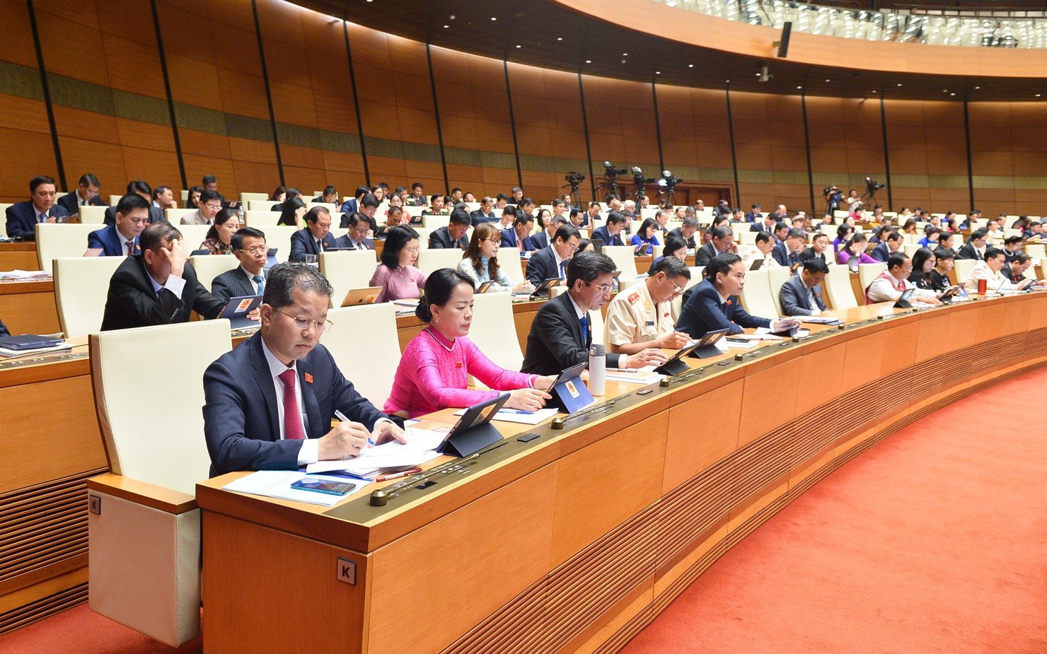 Các đại biểu dự phiên khai mạc Kỳ họp thứ Năm, Quốc hội Khóa XV.