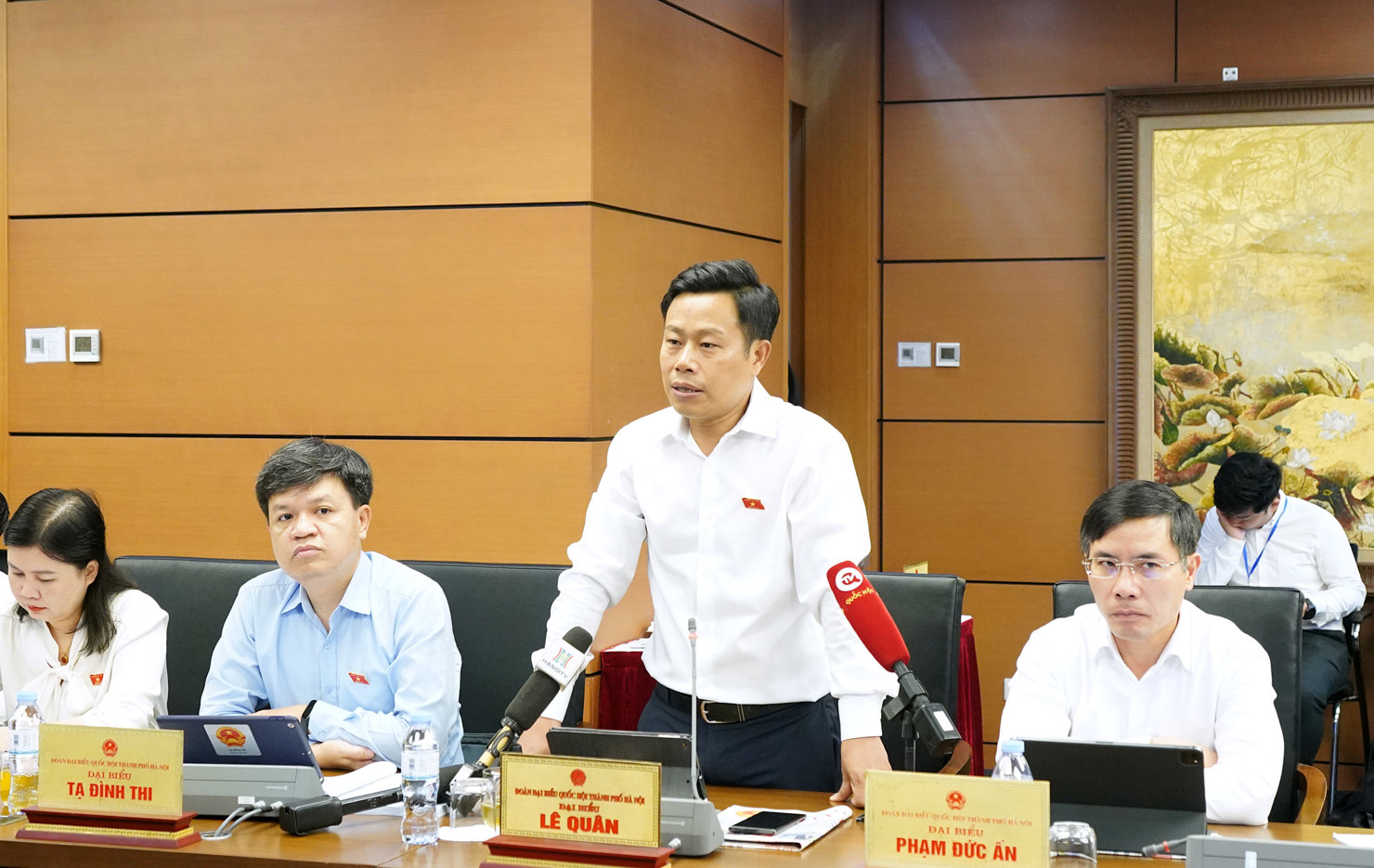 Đại biểu Lê Quân ủng hộ đề xuất giảm thuế giá trị gia tăng.