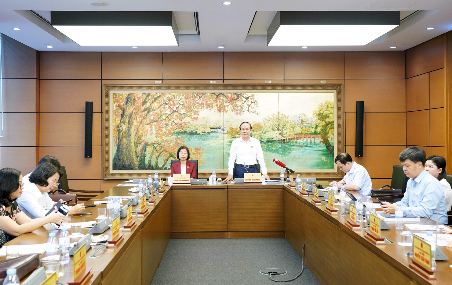 Toàn cảnh Phiên thảo luận tại Tổ 1 gồm các đại biểu thuộc Đoàn đại biểu Quốc hội TP. Hà Nội.