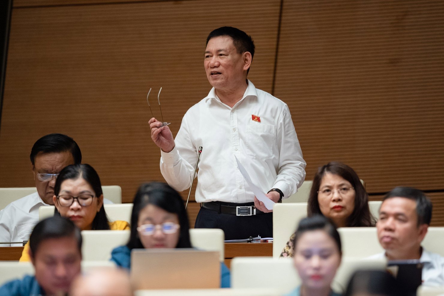 Bộ trưởng Bộ Tài chính Hồ Đức Phớc trả lời câu hỏi của đại biểu Quốc hội tại phiên họp chiều 7/6/2023.