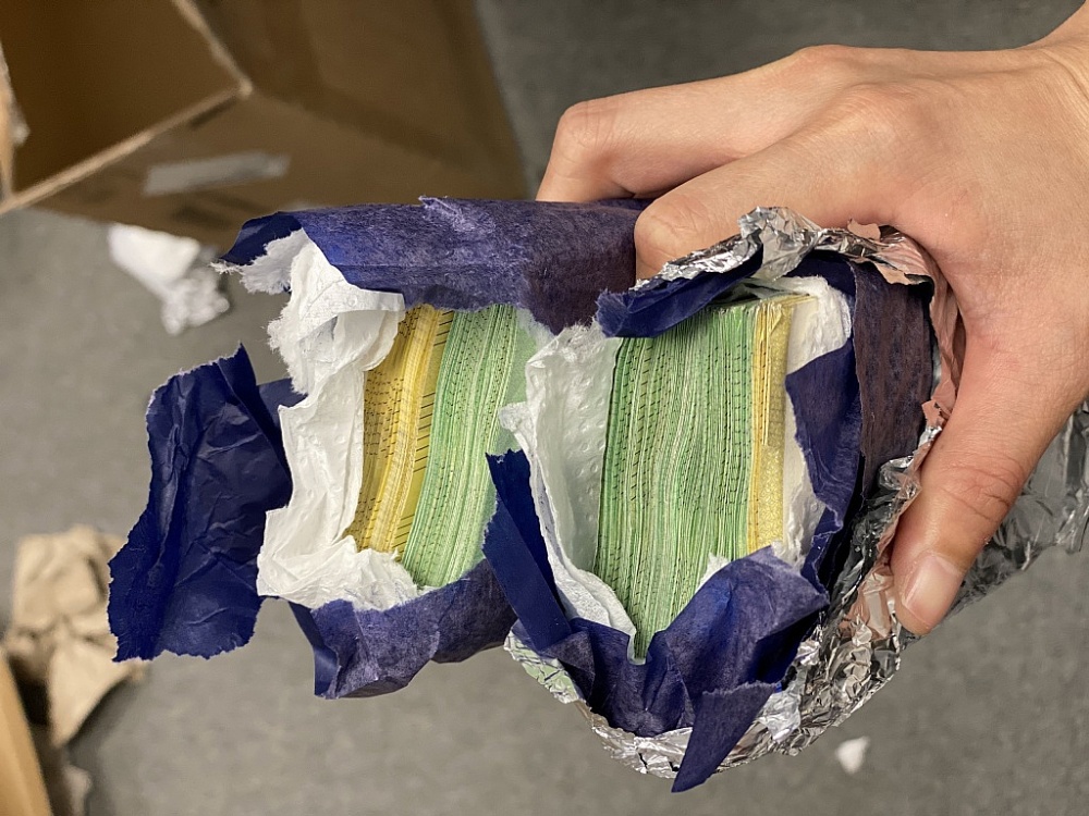 Ngoại tệ vận chuyển trái phép.