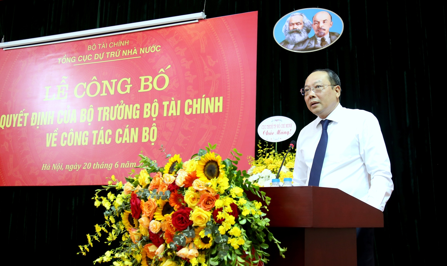 Quyền Tổng cục trưởng Tổng cục DTNN Vũ Xuân Bách phát biểu nhận nhiệm vụ.