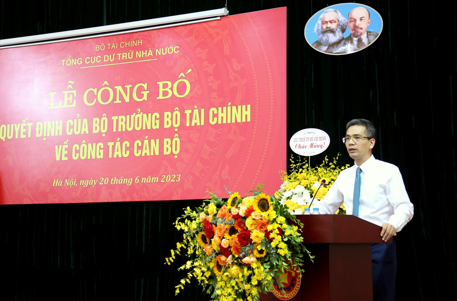 Thứ trưởng Bộ Tài chính Võ Thành Hưng phát biểu chỉ đạo Hội nghị.