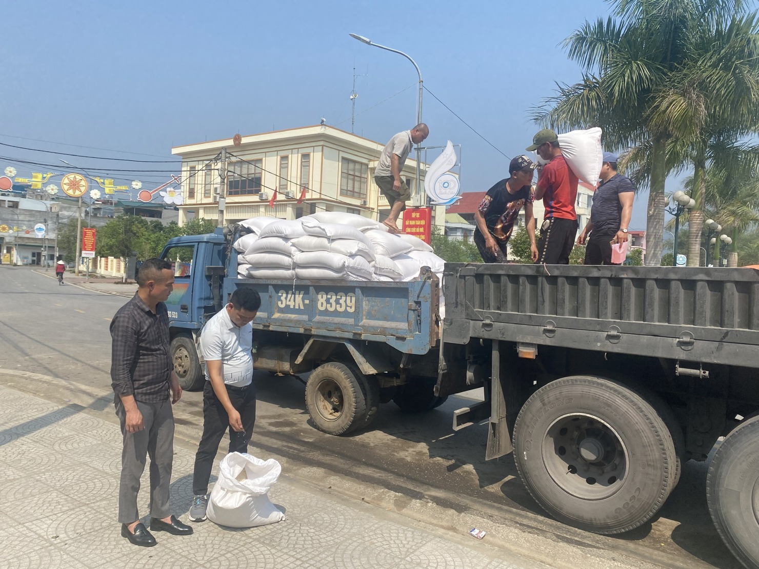 Cục DTNN khu vực Đông Bắc đã hoàn thành việc xuất cấp, vận chuyển giao 42,870 tấn gạo DTQG, hỗ trợ kịp thời học sinh tại 15 điểm trường ở Quảng Ninh.