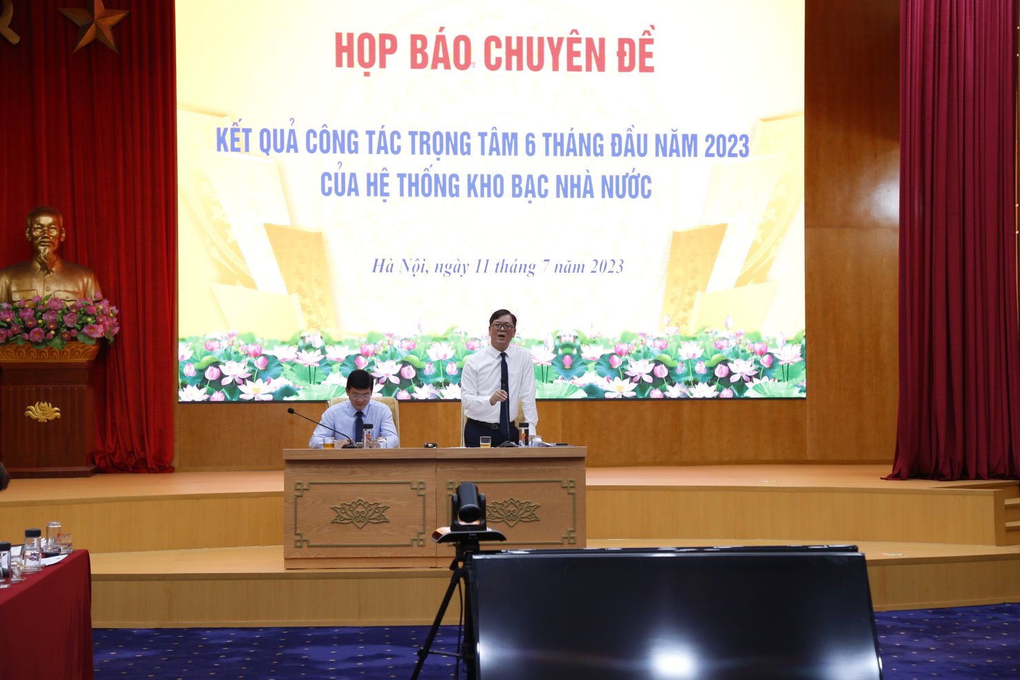Toàn cảnh buổi họp báo tại KBNN chiều 11/7.