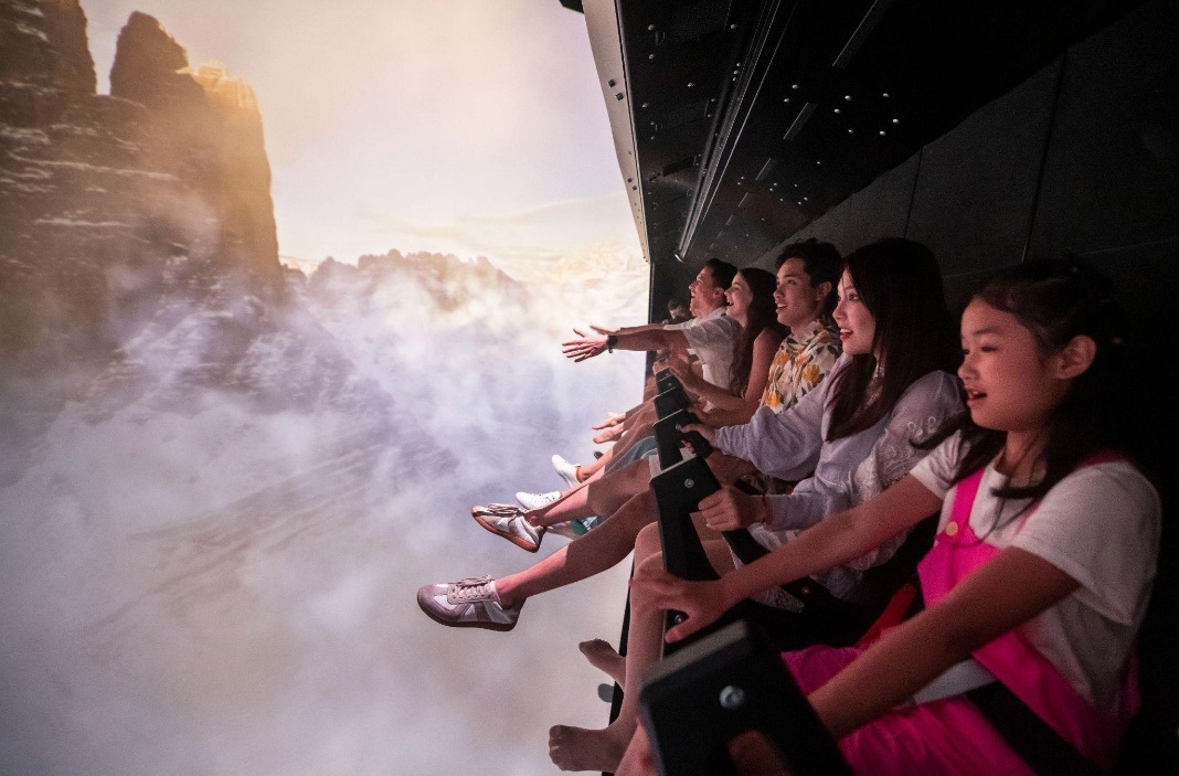 Rạp phim bay lơ lửng đầu tiên tại Việt Nam. Ảnh: VinWonders