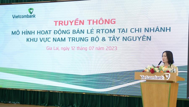 Bà Nguyễn Thị Kim Oanh - Phó Tổng Giám đốc Vietcombank phát biểu chỉ đạo tại hội thảo