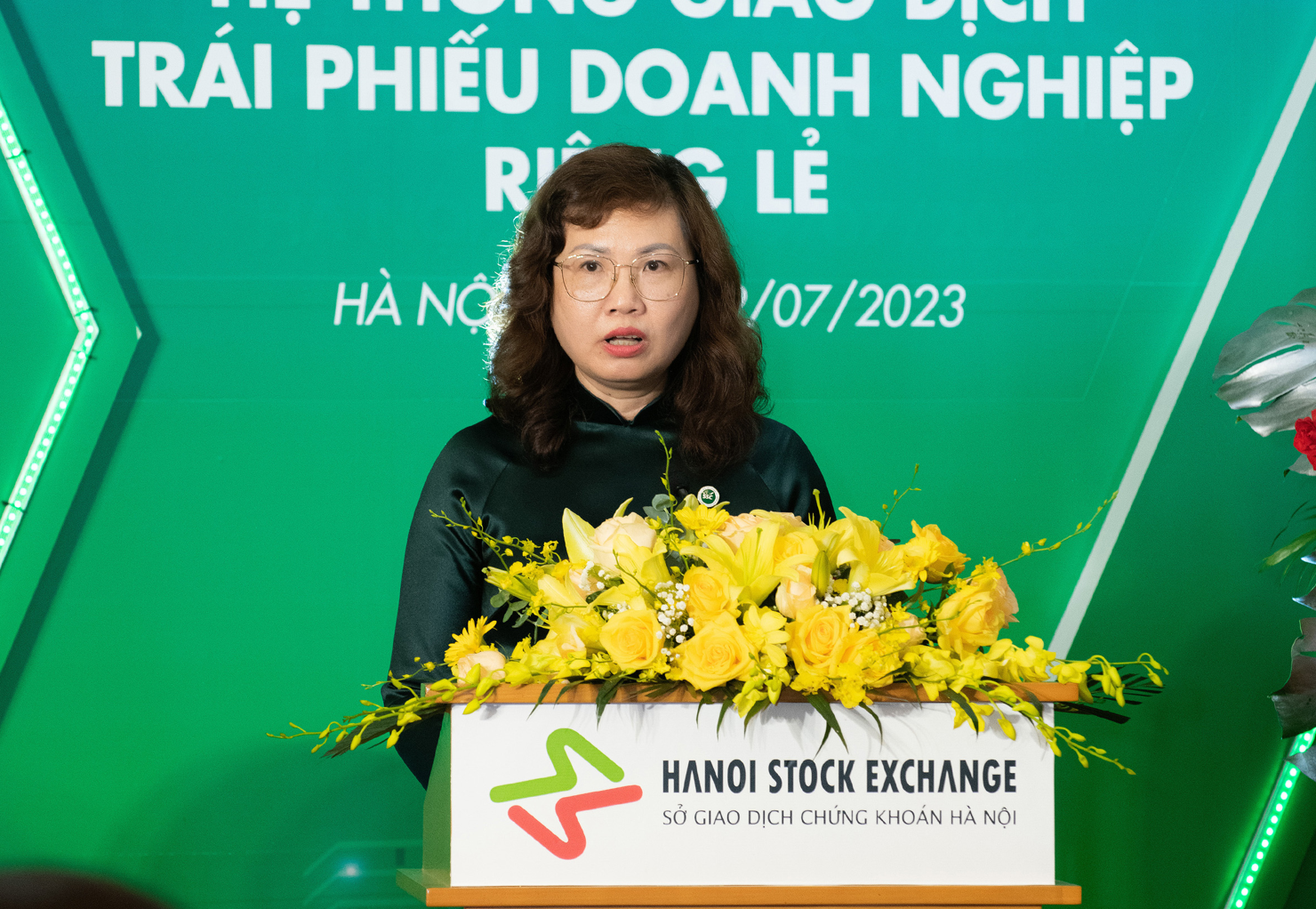 Chủ tịch UBCKNN Vũ Thị Chân Phương phát biểu tại lễ Khai trương hệ thống giao dịch trái phiếu doanh nghiệp riêng lẻ.