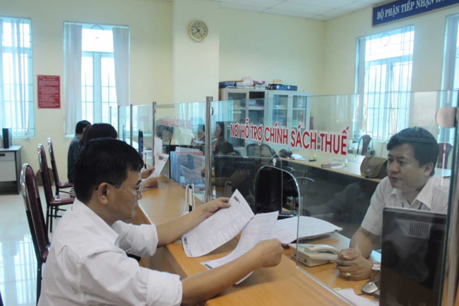 Cán bộ ngành Tài chính luôn có ý thức trách nhiệm, tinh thần phục vụ Nhân dân.