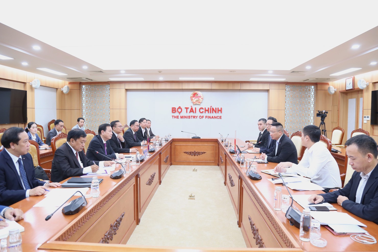 Quang cảnh buổi làm việc