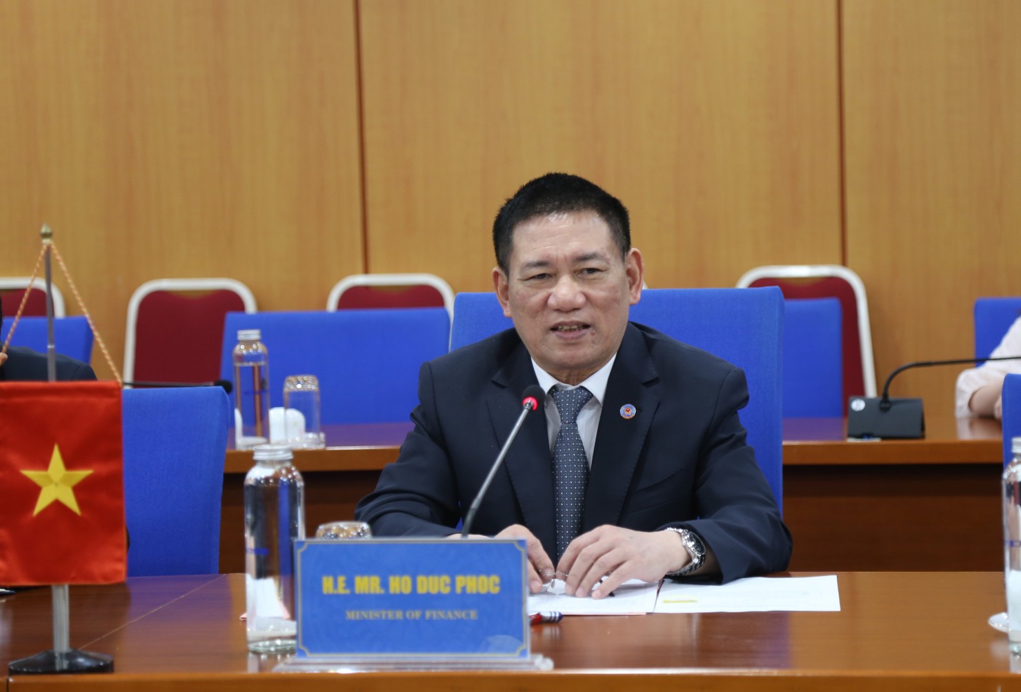 Bộ trưởng Hồ Đức Phớc trao đổi với Đoàn công tác JICA. Ảnh: Gia Hân