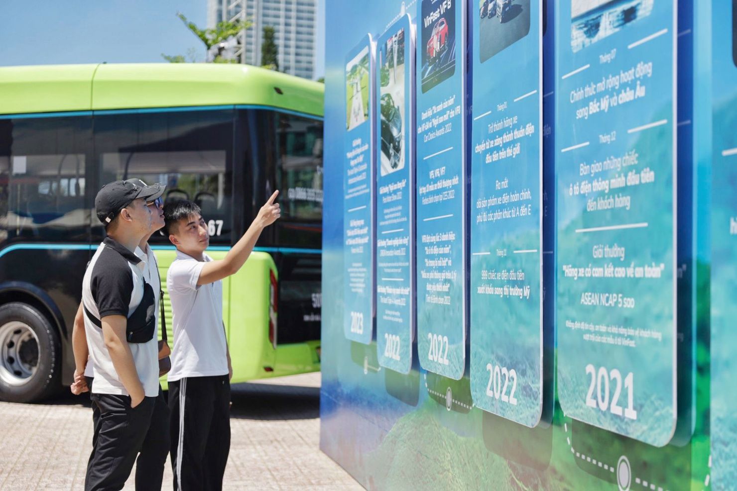 “VinFast - Vì tương lai xanh” kể câu chuyện về hành trình kỳ tích của hãng xe thuần điện đầu tiên tại Việt Nam. Ảnh: Vinfast.