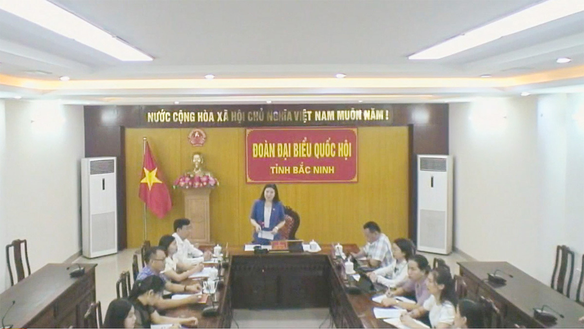 Đại biểu Trần Thị Vân (Đoàn đại biểu Quốc hội tỉnh Bắc Ninh) chất vấn Bộ trưởng Bộ Tư pháp