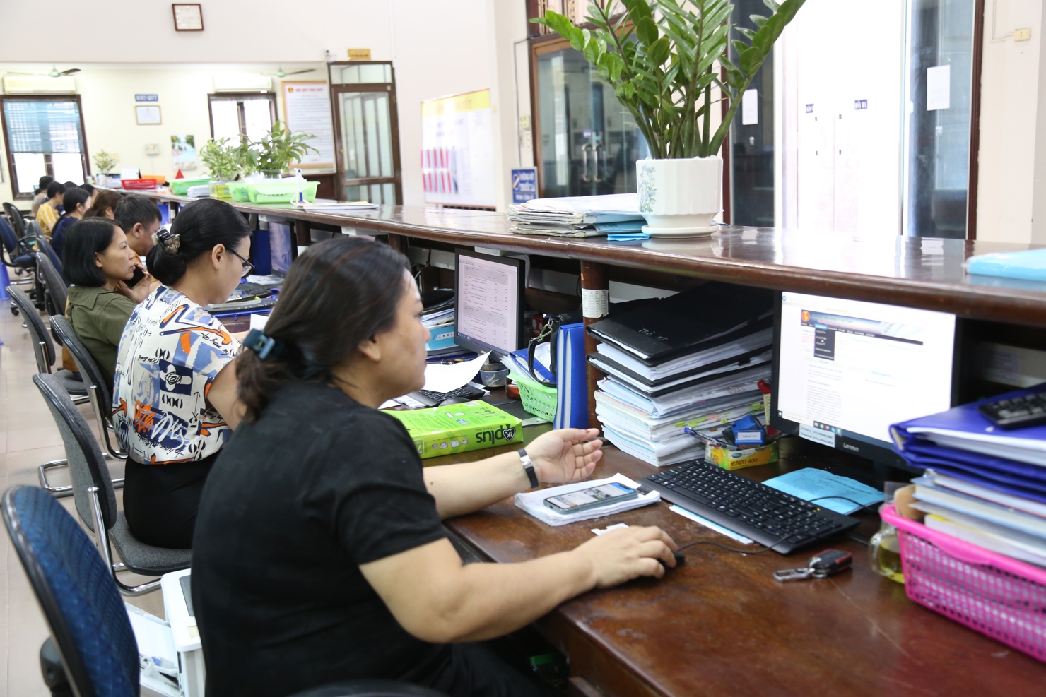 Hoạt động nghiệp vụ tại KBNN Bắc Ninh. Ảnh: Thuỳ Linh.