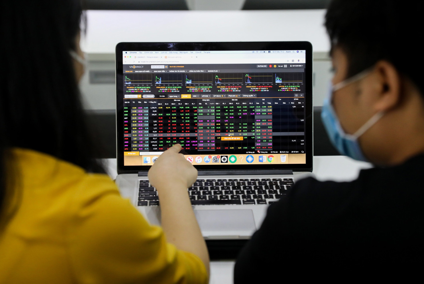 Dòng tiền đang ồ ạt trở lại thị trường chứng khoán, giúp cho cổ phiếu của nhóm ngành này tăng cao.