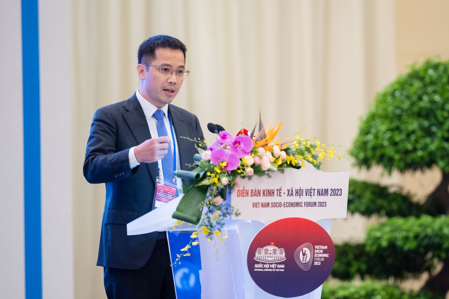 Ông Đậu Anh Tuấn - Phó Tổng Thư ký kiêm Trưởng ban Pháp chế VCCI trình bày tham luận.