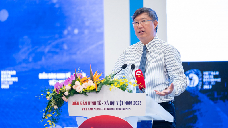 Giảng viên Trường chính sách công và quản lý Fulbright Việt Nam Nguyễn Xuân Thành phát biểu.