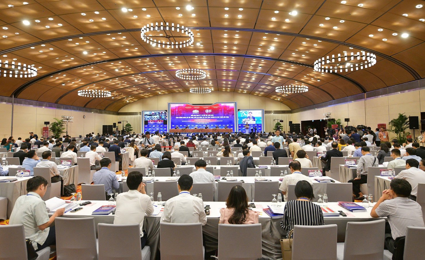 Quang cảnh Diễn đàn.