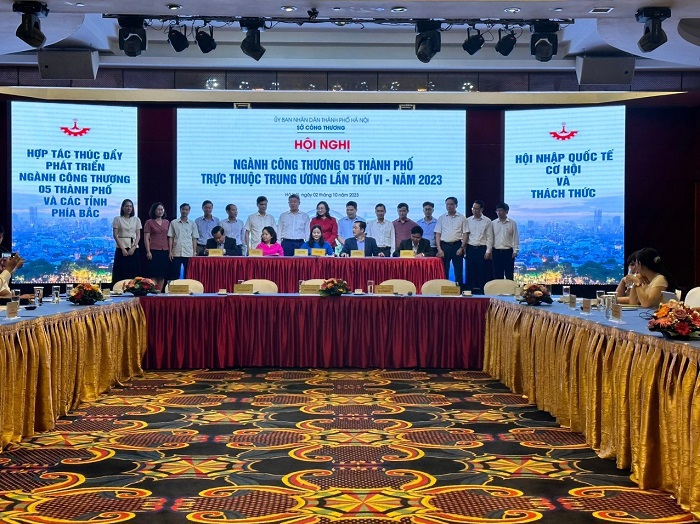 Ký biên bản hợp tác giữa Sở Công thương 5 thành phố trực thuộc Trung ương.