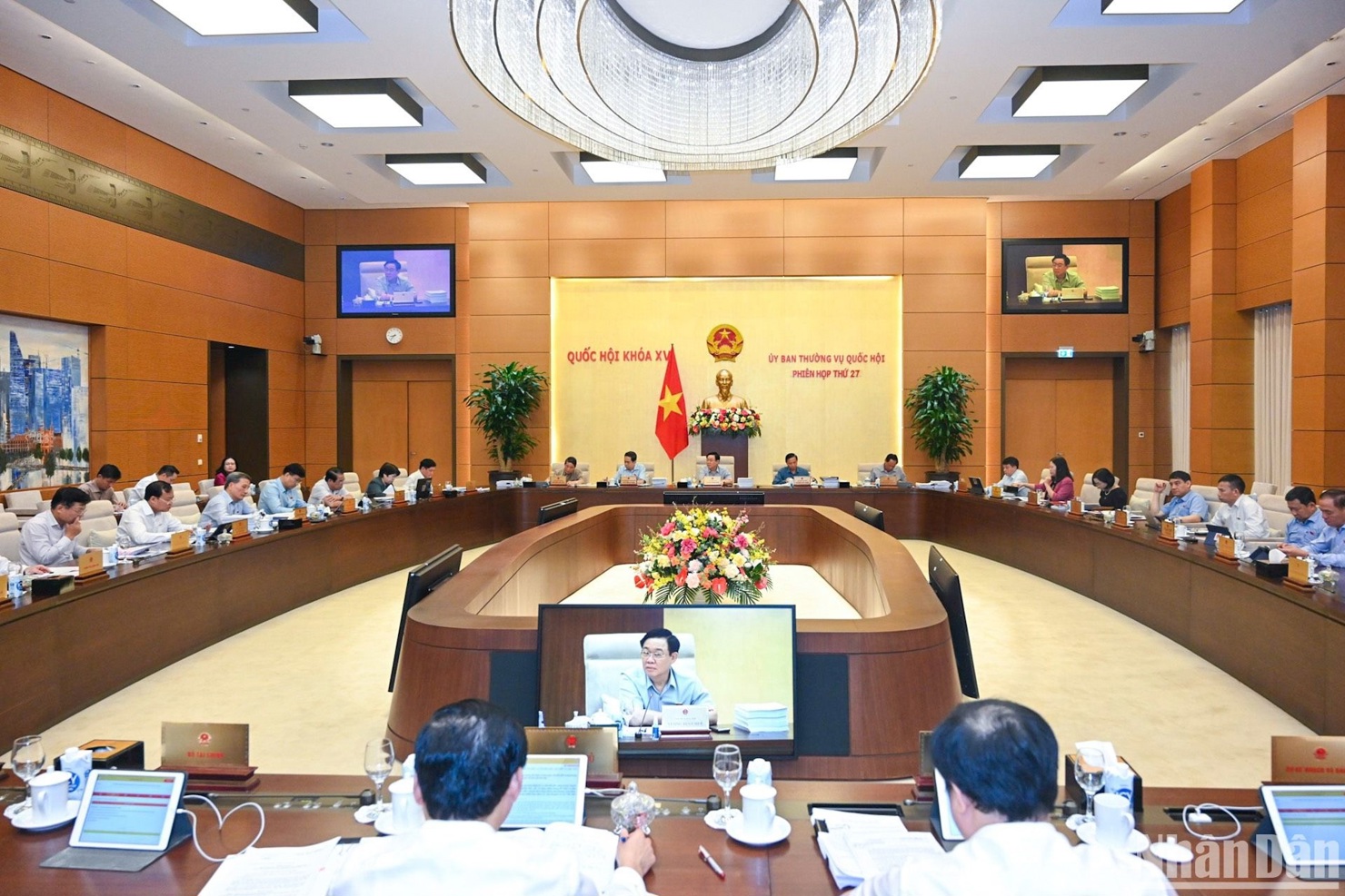 Quang cảnh phiên họp.