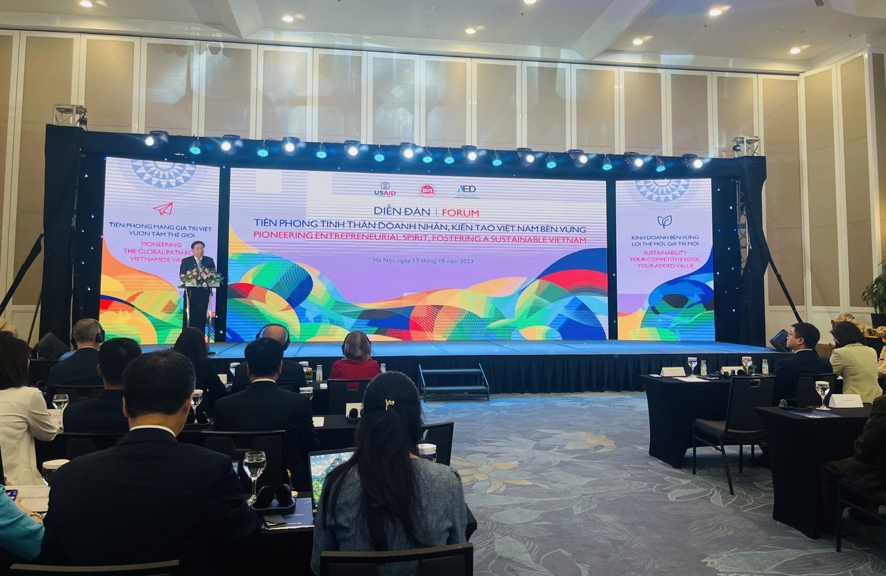 Thứ trưởng Bộ Kế hoạch và Đầu tư Trần Duy Đông cho biết, lực lượng doanh nghiệp tiên phong đóng vai trò trụ cột, dẫn dắt, tạo “đòn bẩy” để phát triển nhiều ngành, lĩnh vực.