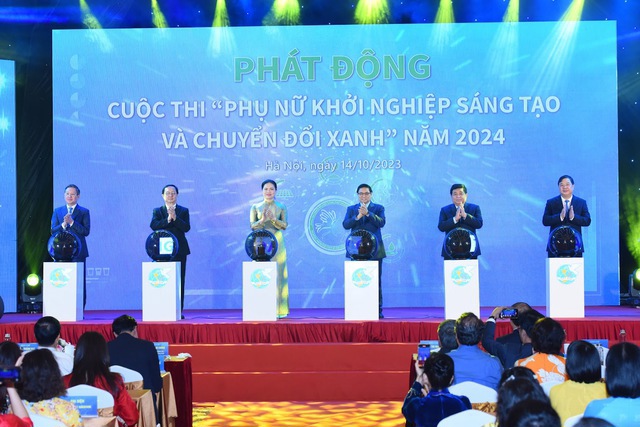 Thủ tướng Phạm Minh Chính và các đại biểu thực hiện nghi thức phát động cuộc thi 