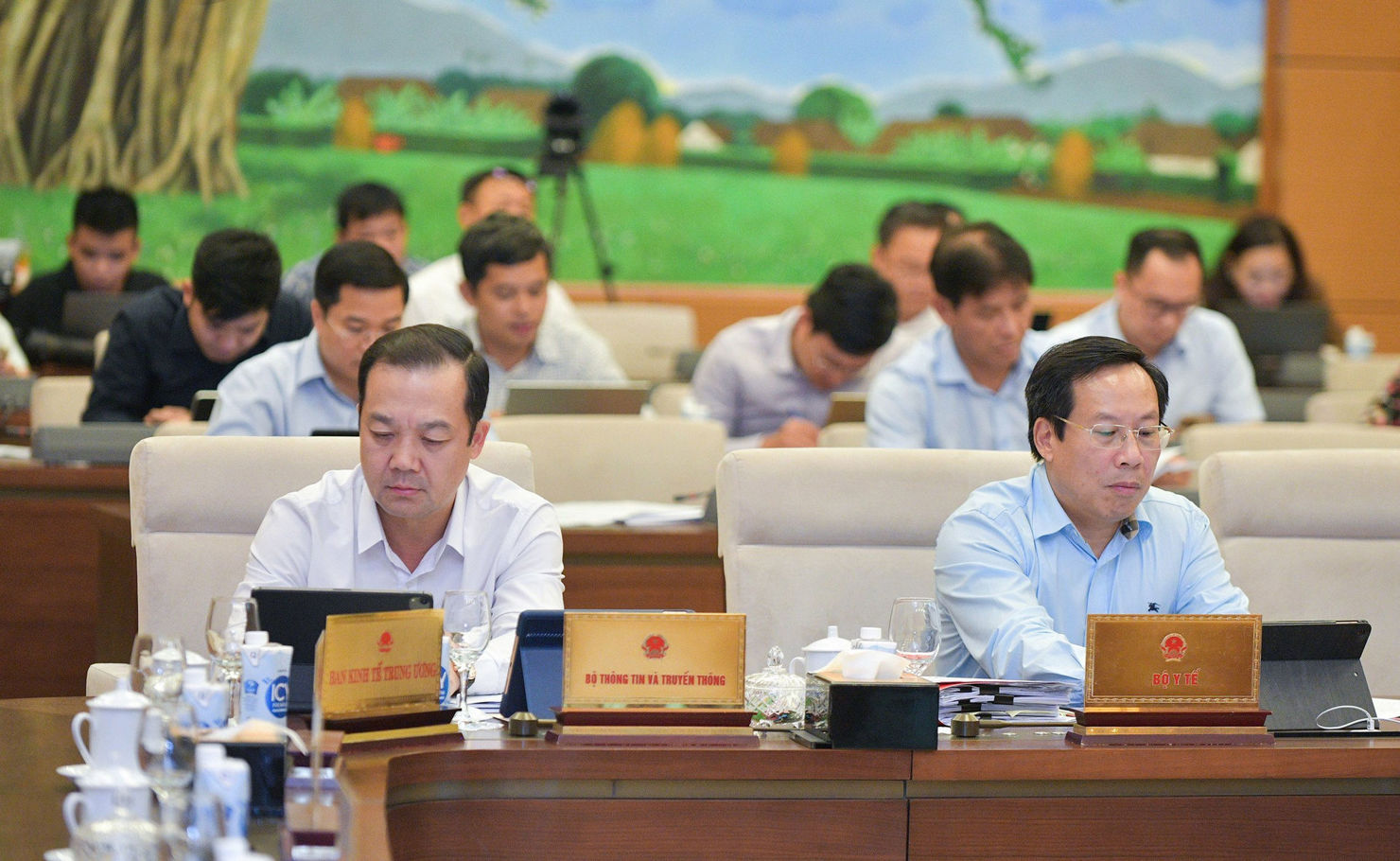 Các đại biểu tham dự phiên họp. Ảnh: VPQH