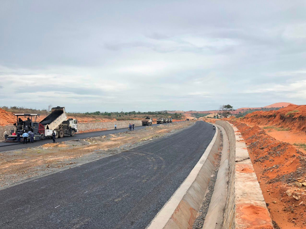 Tiến độ giải ngân các công trình giao thông sẽ được tập trung đẩy mạnh trong những tháng cuối năm. Ảnh minh họa