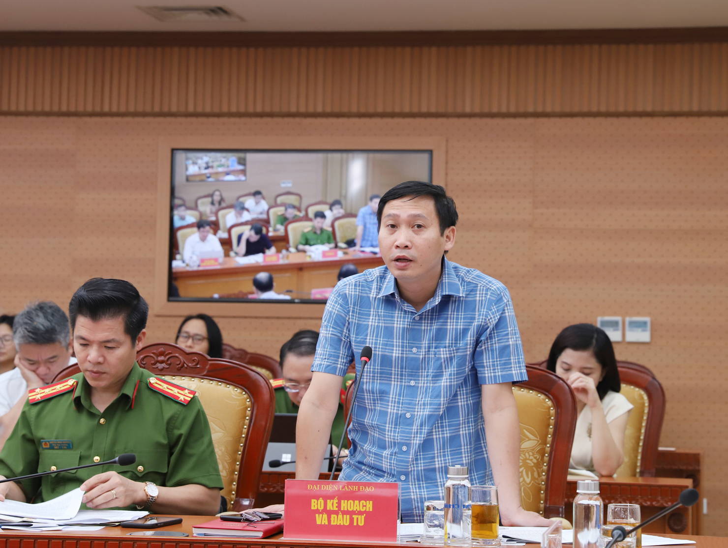 Đại diện Bộ Kế hoạch và Đầu tư phát biểu tại Hội nghị liên quan đến những vướng mắc của địa phương. Ảnh: Gia Hân